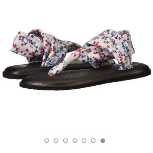 SANUK Women's Yoga Sling 2